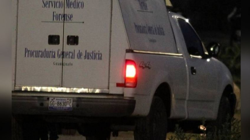 Sobre una brecha, abandonan el cadáver de un hombre con huellas de violencia