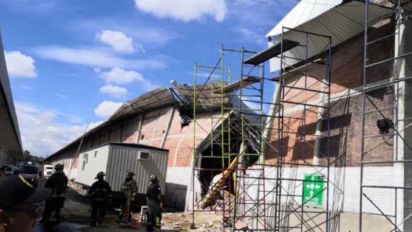 Un muerto y tres heridos tras el desplome del domo de una bodega en Azcapotzalco