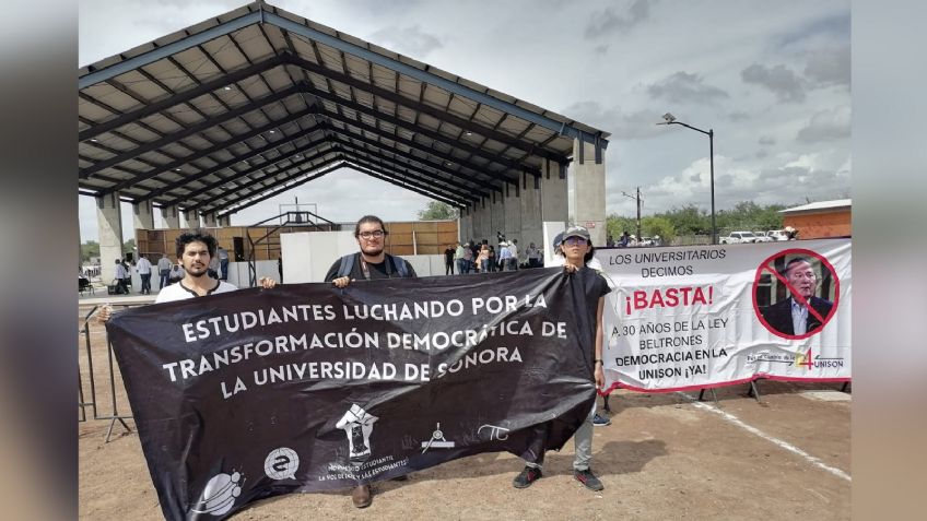 Se manifiestan previo a la llegada de AMLO a Rahun en Guaymas, Sonora