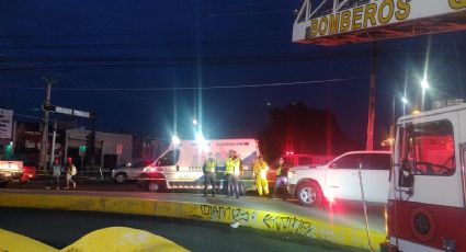 FOTOS: Tras fuertes lluvias, pareja queda atrapada en un dren; autoridades se movilizan