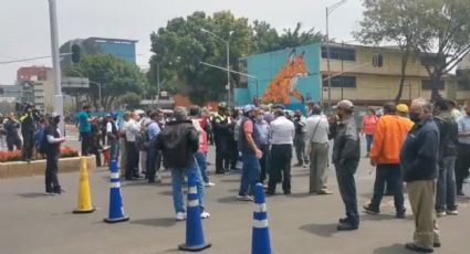 Extrabajadores de Ruta 100 exigen pago de liquidaciones; mantienen bloqueo en CDMX