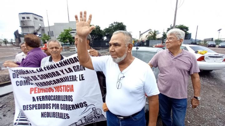 Exferrocarrileros se mantendrán en 'pie de lucha'; buscan apoyo de AMLO