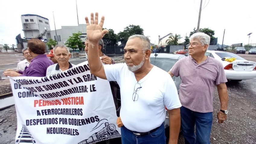 Exferrocarrileros se mantendrán en 'pie de lucha'; buscan apoyo de AMLO