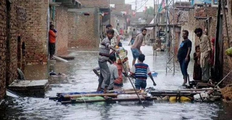Inundaciones masivas en Punjab obligan a evacuar a miles de personas