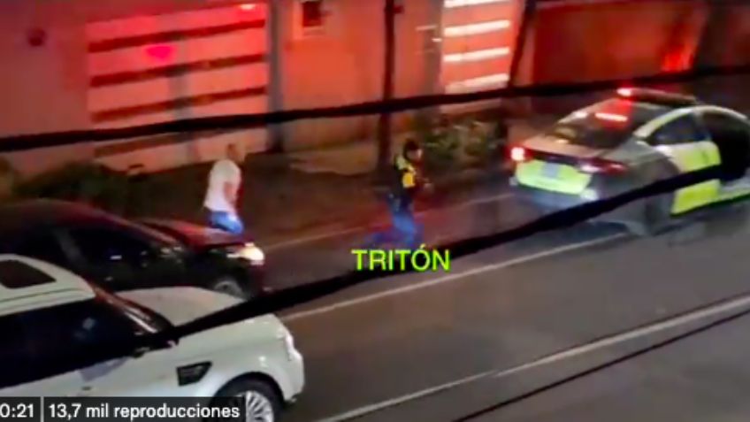 De no creer: Captan en VIDEO a policía de tránsito en CDMX robar celular a un conductor