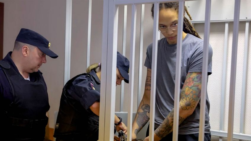 Rusia sentencia a basquetbolista a 9 años de prisión por posesión de drogas; Biden reacciona