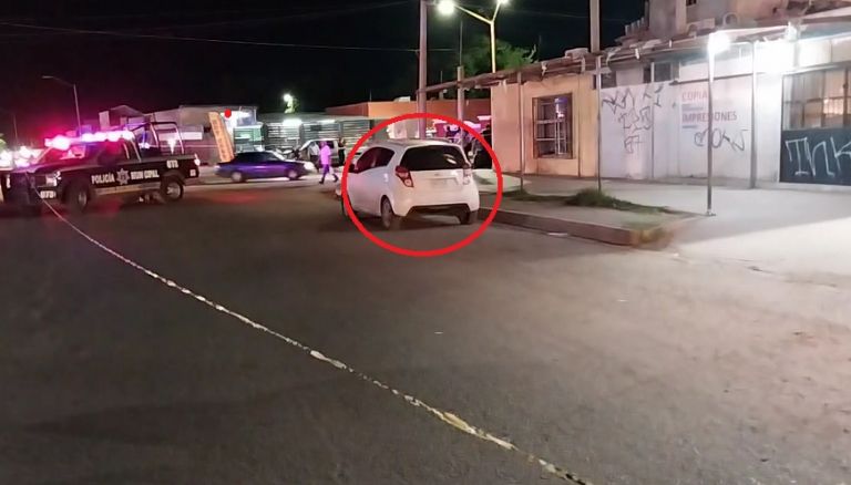 En la imagen, el vehículo abandonado donde yacía el cuerpo sin vida. Foto: Facebook