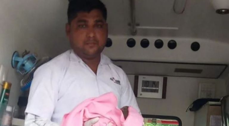 Rescatan a una menor tras ser enterrada viva