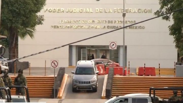 Sale de prisión Jesús Murillo Karam, pero sólo para ser trasladado al Hospital Balbuena