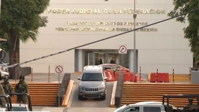 Sale de prisión Jesús Murillo Karam, pero sólo para ser trasladado al Hospital Balbuena