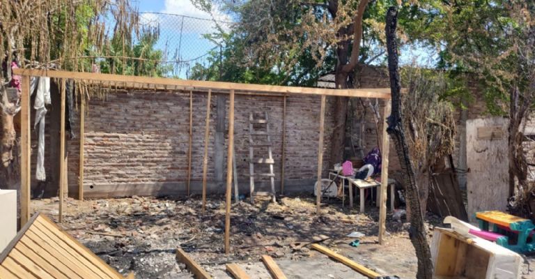 Tras perder su casa en un voraz incendio, familia pide ayuda en Ciudad Obregón
