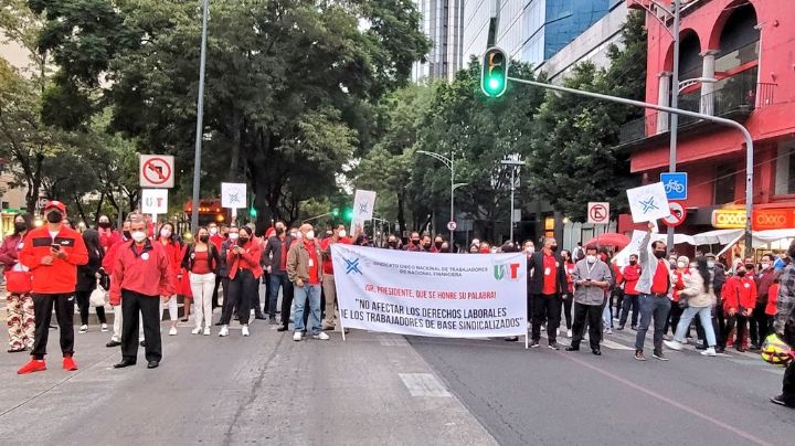 CDMX: Sindicatos bloquean avenida Insurgentes Sur; Piden un aumento salarial del 4.5%