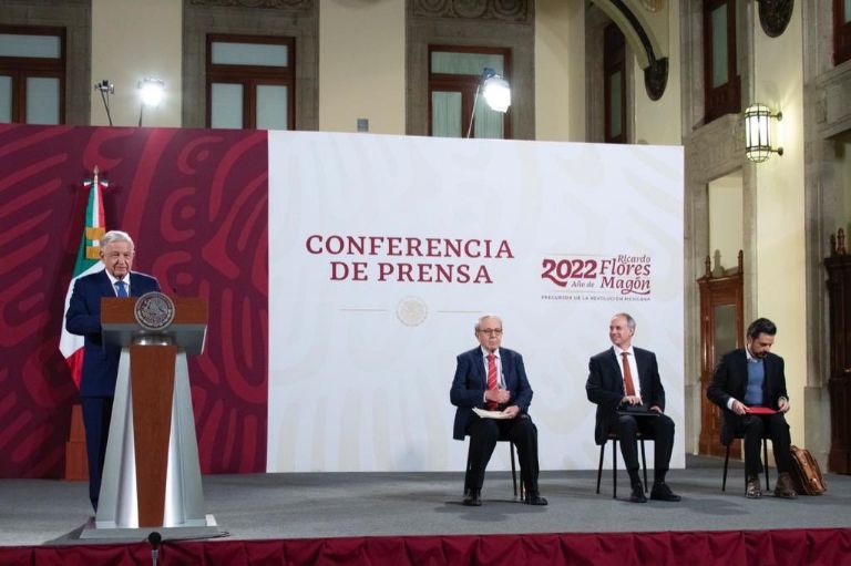 Presentan informe 'El Pulso de la Salud' en la 'mañanera' de AMLO. Foto: Twitter