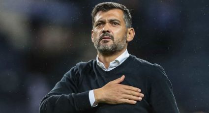 Fanáticos del Porto apedrean vehículo del entrenador tras derrota; su familia estaba dentro