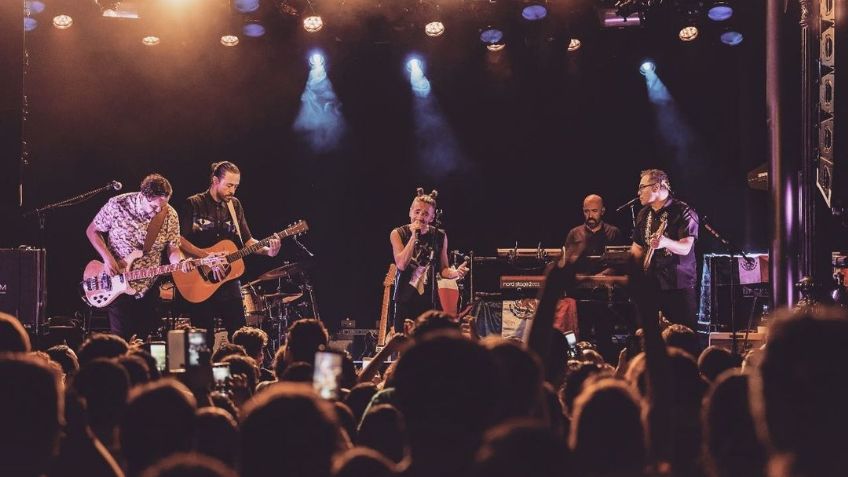 Momento incómodo: Integrante de Café Tacvba recibe un 'Dr. Simi' y lo decapita delante del público