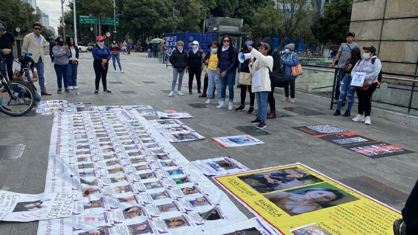 Rescatistas se preparan para apoyar a activistas que treparon a la Estela de Luz