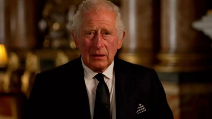 El Rey Carlos III es vinculado al "más infame pedófilo"; se le confirmaron 500 víctimas