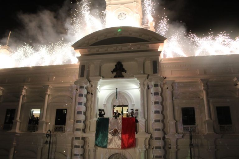 El gobernador Alfonso Durazo encabezó la ceremonia del Grito de Independencia en Sonora. Foto: Internet