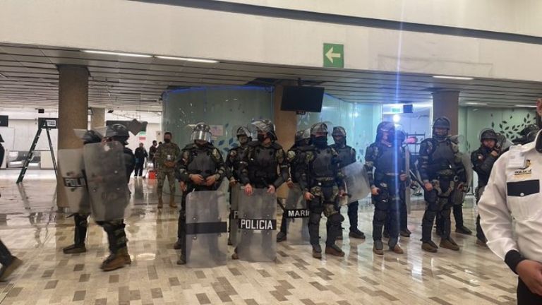 Desalojo Mexicana AICM 