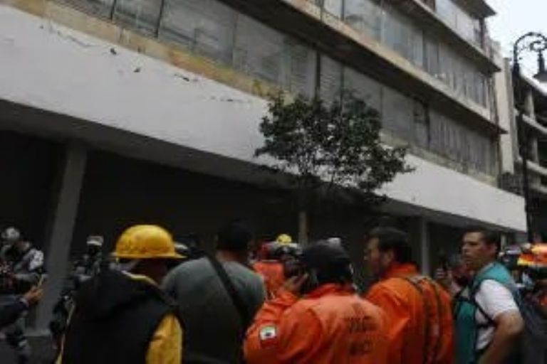 Edificios dañados por el sismo