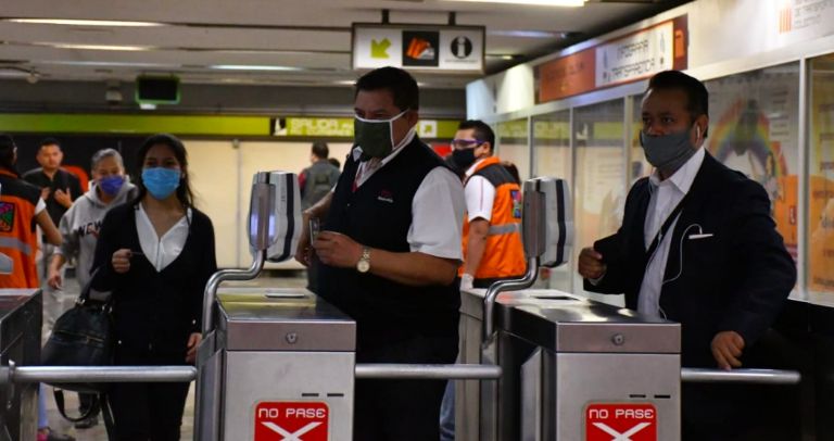 Uso de cubrebocas en el Metro 