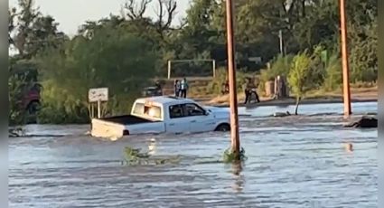 Navojoa: Camioneta queda varada al intentar cruzar el Río Mayo; no hay muertos