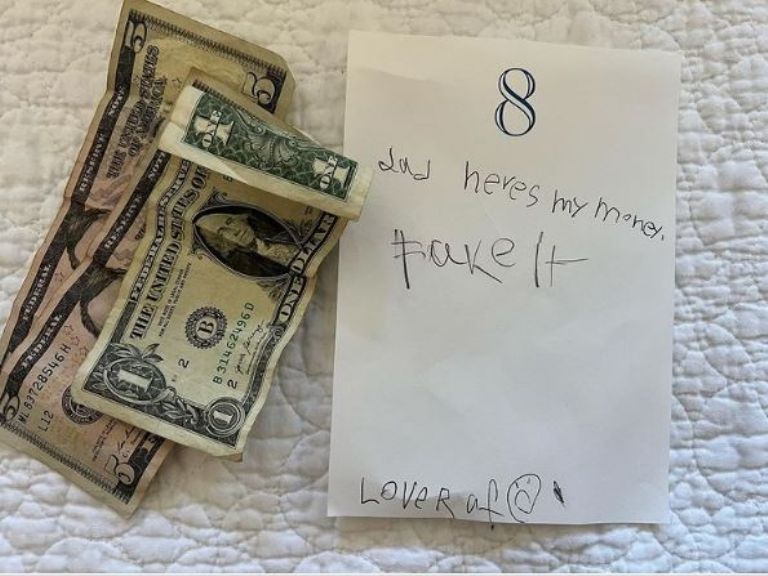 Hijo de Alec Baldwin le da dinero al actor