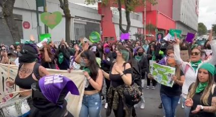 Durante marcha feministas realizan pintas en el estadio La Bombonera del Toluca