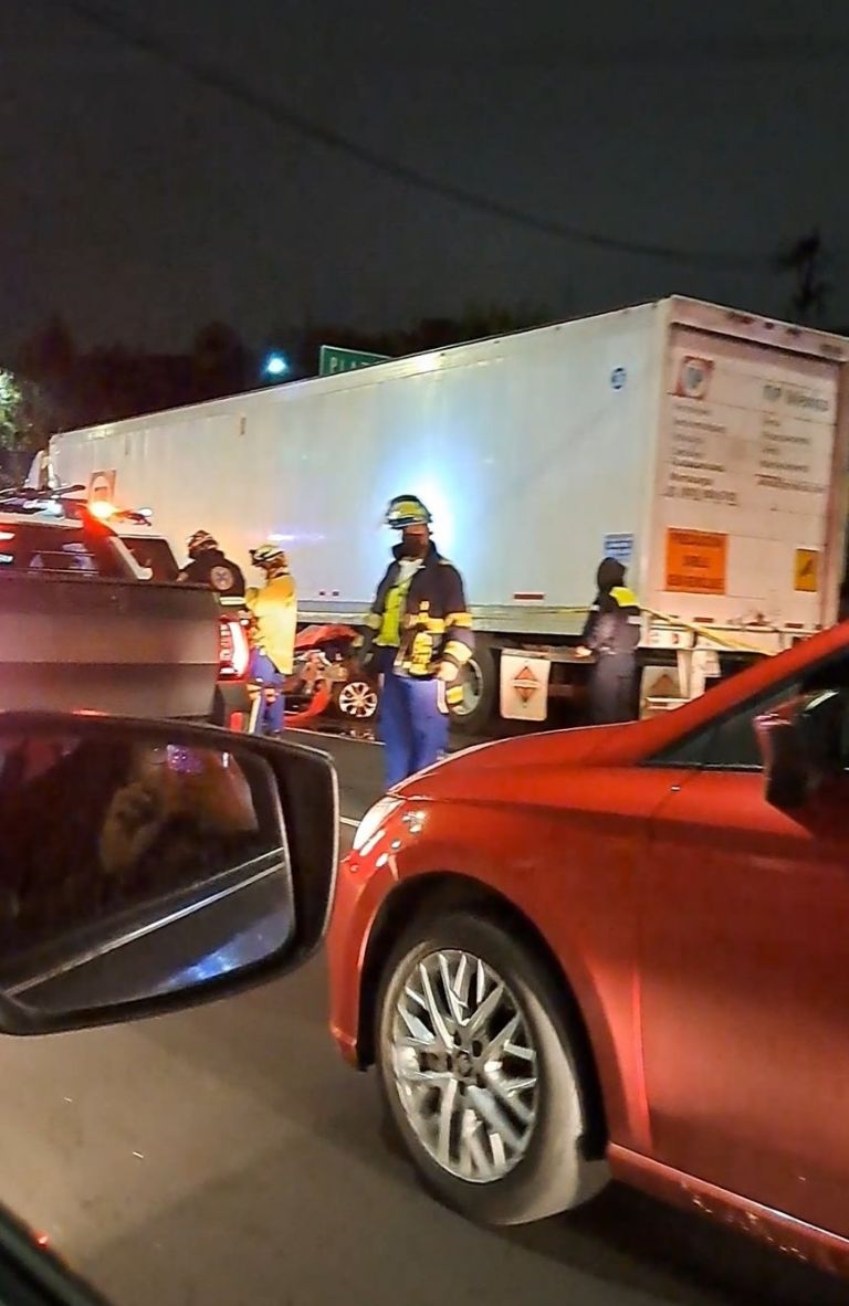 Un accidente vehicular movilizó a las autoridades en CDMX. Foto: Twitter