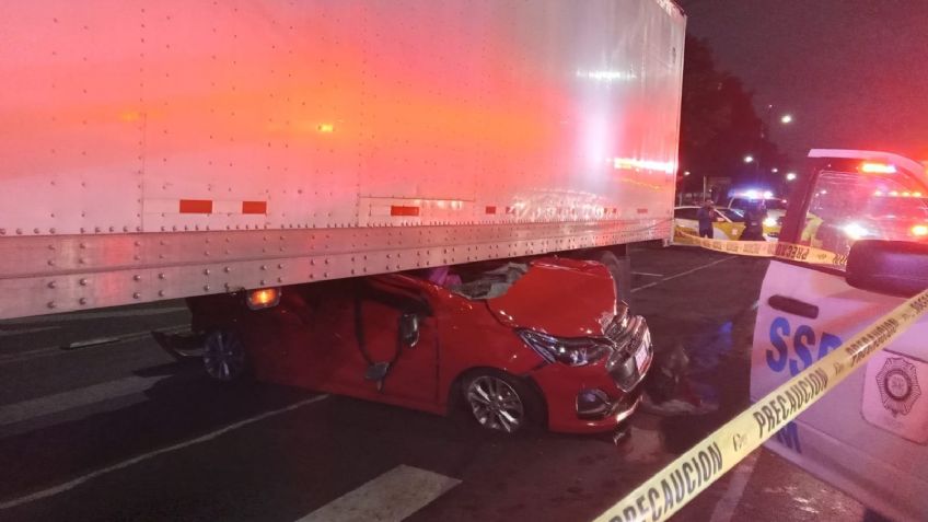 VIDEO: Auto ignora un 'alto' y provoca brutal accidente vehicular en CDMX; hay un muerto