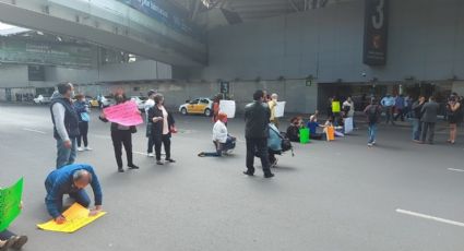 Extrabajadores de Mexicana bloquearon el acceso a la Terminal 1 del Aeropuerto de la CDMX