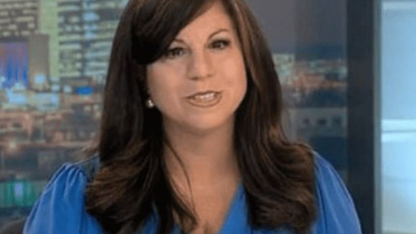 (VIDEO) Momento de tensión: Conductora de TV sufre derrame cerebral mientras daba las noticias