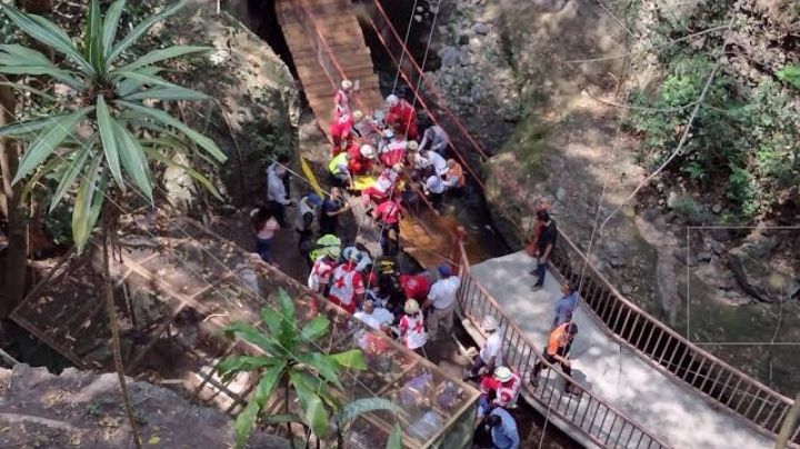 Puente colgante de Cuernavaca que colapsó con funcionarios, se reabrirá hasta 2023