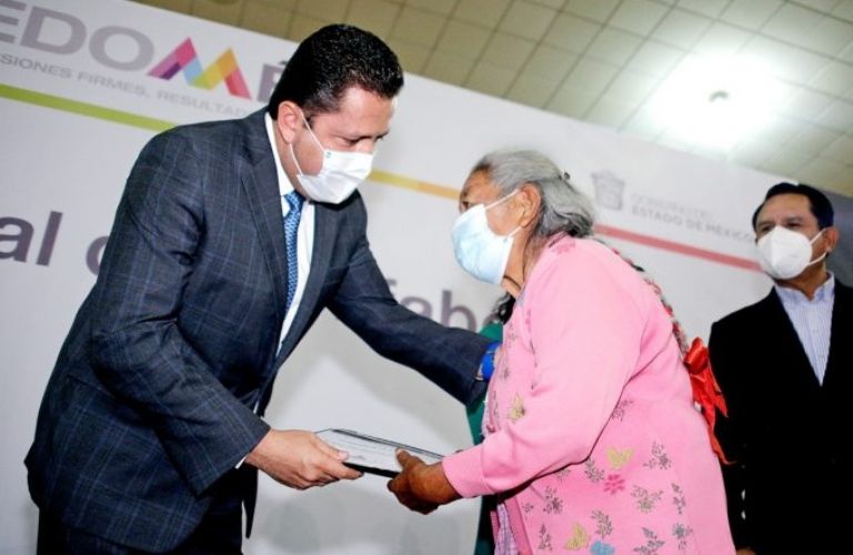 Entrega de Certificados escolares en Edomex