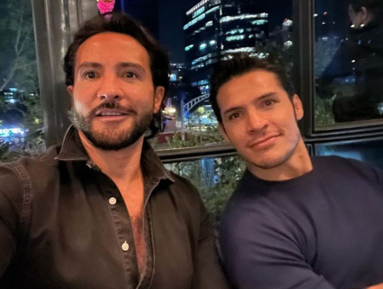 Instagram @yogalejandro