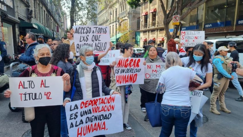 Protestan contra Joe Biden en el Centro Histórico; "Ningún ser humano es ilegal"