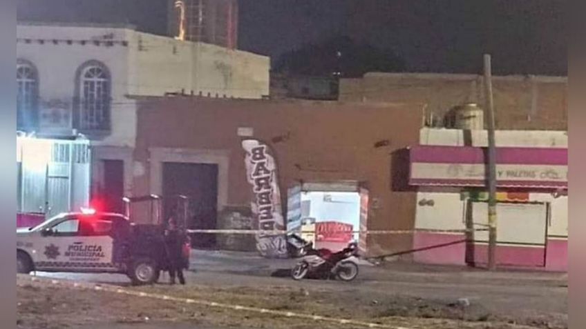 Hombre acude a cortarse el cabello y es asesinado a balazos en la silla de una barbería