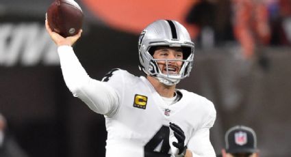 Las Vegas Raiders se quedan sin mariscal de campo; Derek Carr se despide del equipo