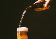 Foto ilustrativa de nota FOTO: Tras hallar a su novio en estado de ebriedad, una mujer decide hacer lo impensable