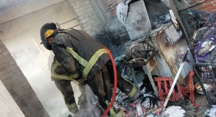 Fuerte incendio consume segundo piso de vivienda en la alcaldía Álvaro Obregón