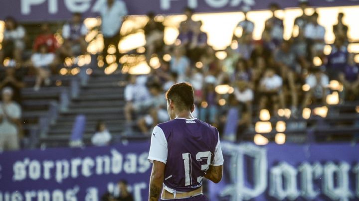 Es mexicano, hijo de una leyenda y lo felicitó Luis Suárez por debutar en en el primer equipo