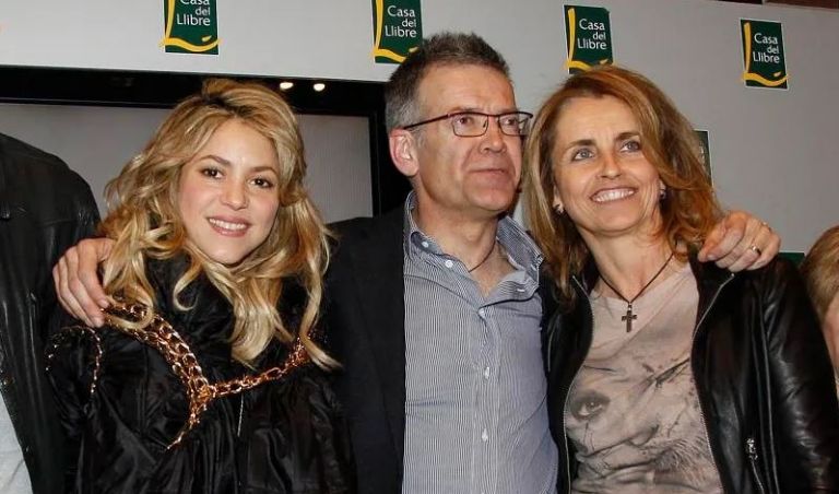 Fotografía de Shakira y sus suegros