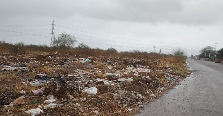 Habitantes de la colonia Beltrones denuncian uso de terreno como basurero