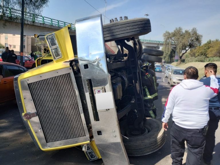 Tráiler Volcado en Vallejo