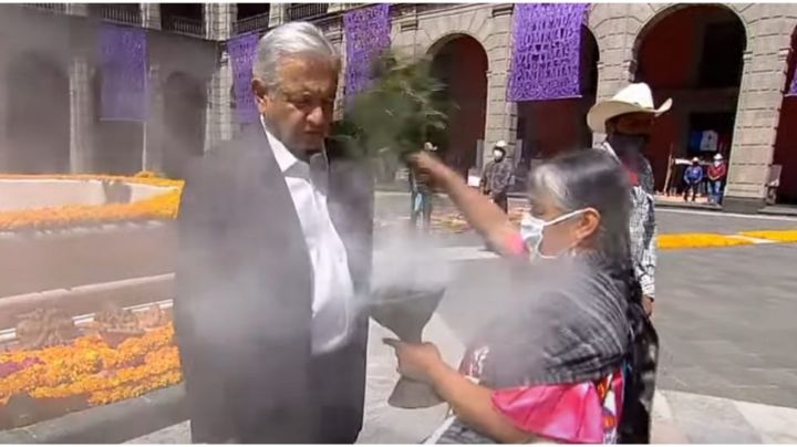 'Mañanera' de AMLO: López Obrador se burla y niega practicar santería en Palacio Nacional