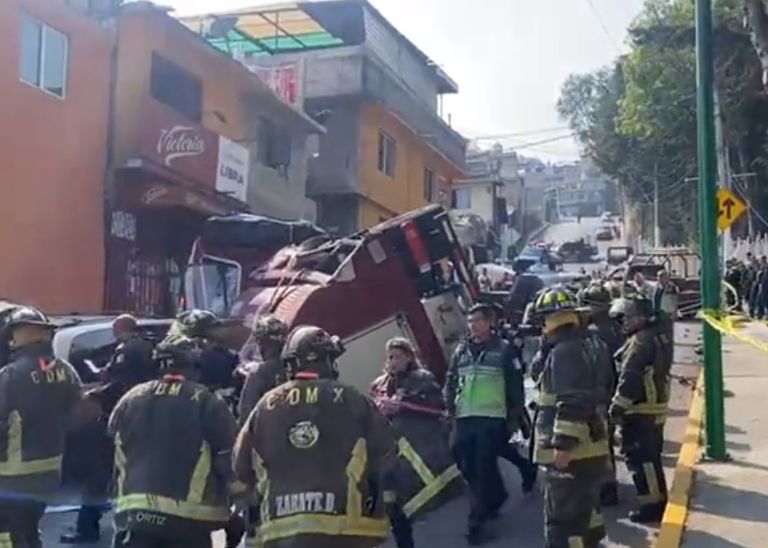 Camión de Bomberos volcado