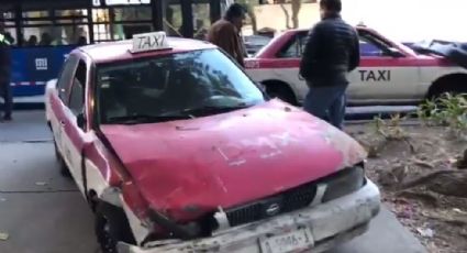 Por ir  a exceso de velocidad 2 taxistas se impactan sobre Eje Central; Hay un lesionado