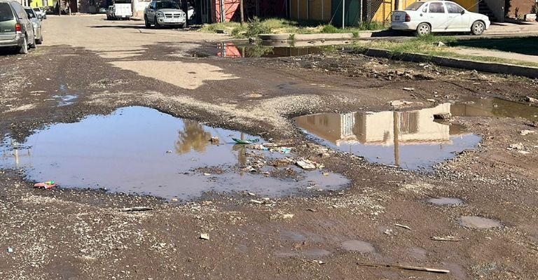 En la Primero de Mayo quieren una solución a las aguas negras que invaden la colonia