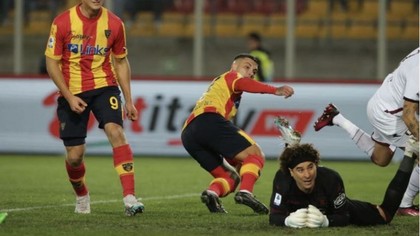 Guillermo Ochoa consigue su primer victoria con el Salernitana; así atajó el mexicano