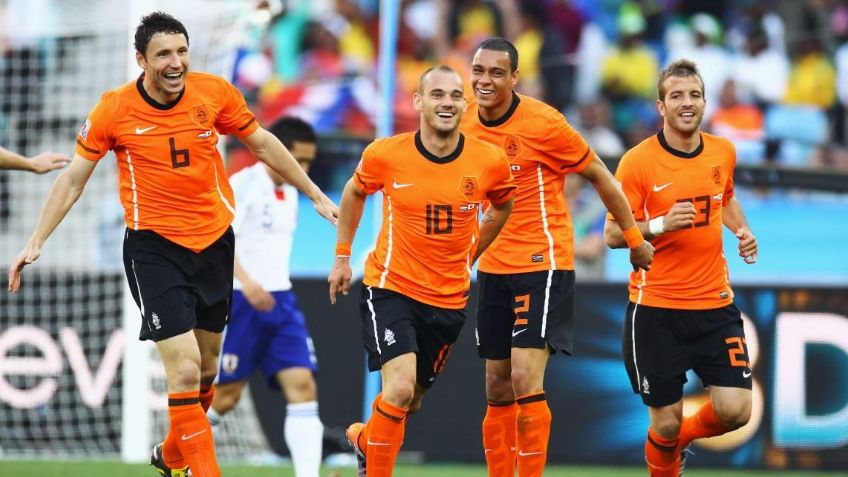 ¡Otra vez! Wesley Sneijder vuelve a arremeter contra Edson Álvarez y Jorge Sánchez
